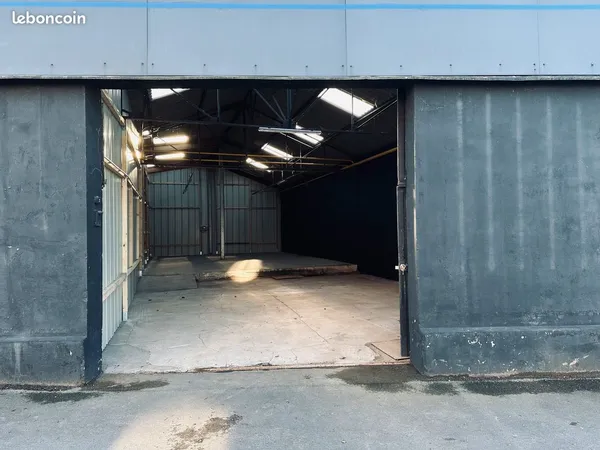 Entrepot hangar 200m2 Dispo de suite