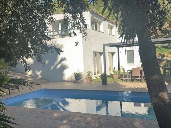 Maison 5 pièces 240 m²