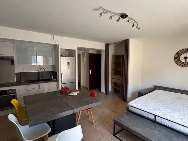 Studio meublé 35 m² + balcon - Toulon Centre / Gare - 750 CC