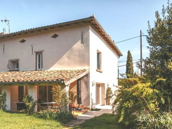 Maison de charme restaurée à Rabastens, beau jardin et garage