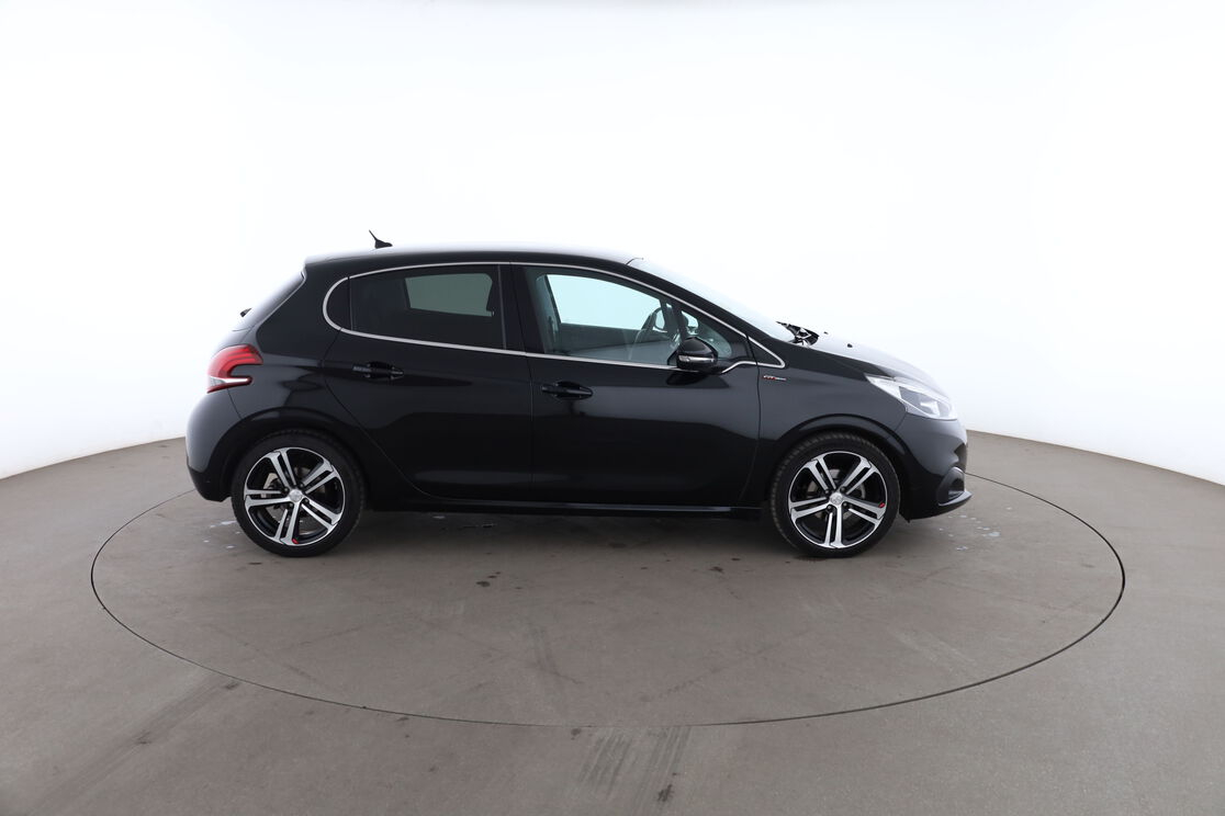 Peugeot 208 1.6 Blue-HDi GT Line — photo 6