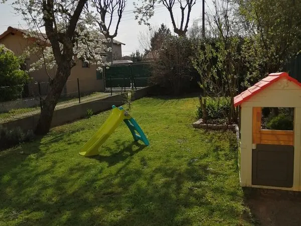 F3 avec jardin et 2 garages Brioude centre