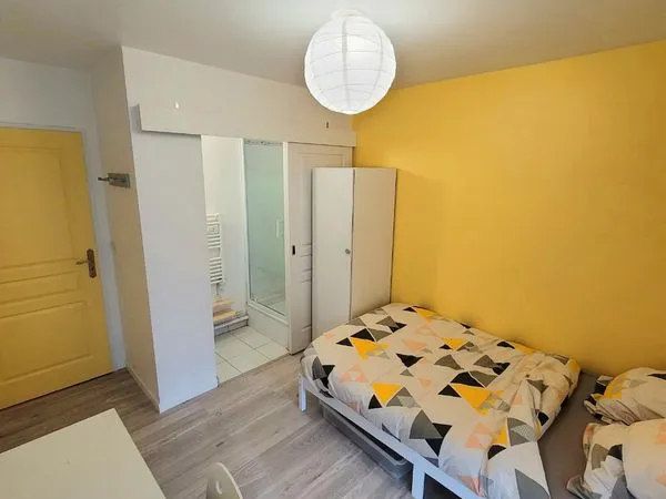 Chambre étudiante. Terasse. Douche privative