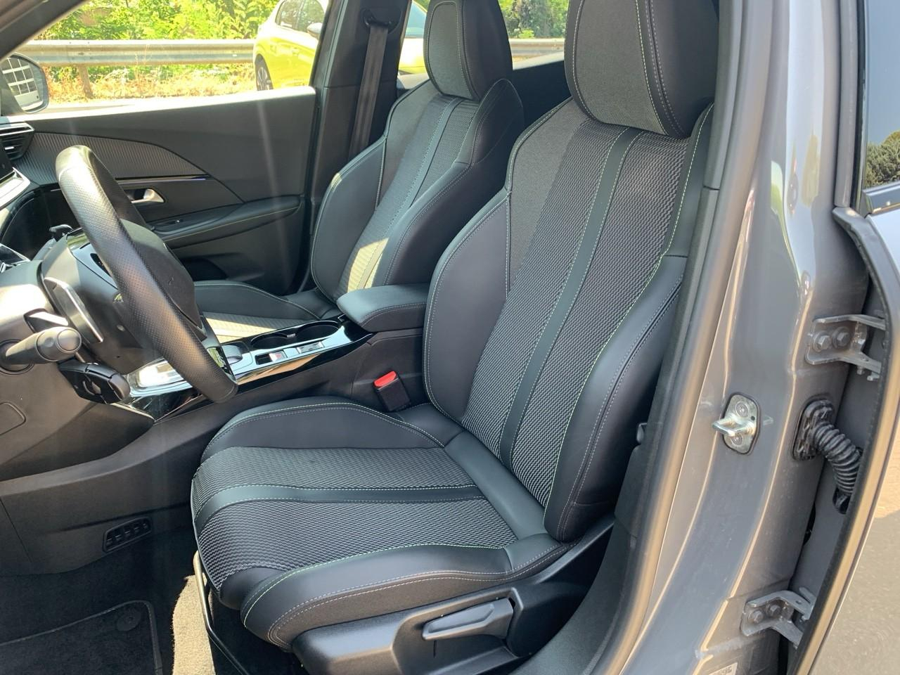 Peugeot 2008 1.2 hybrid 145ch gt e-dcs6 — photo 9