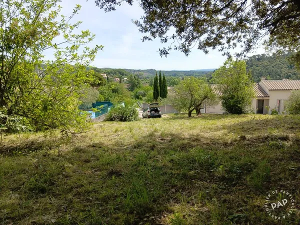 Terrain 940 m²