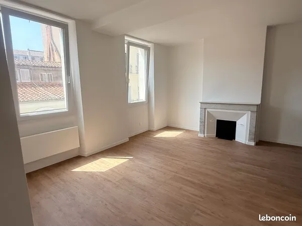 T3 + bureau - Entièrement rénové - 62 m² - Rue Sainte
