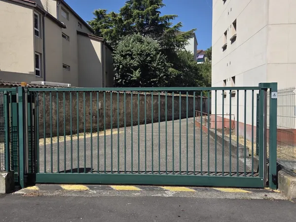 Loue parking - 10m²