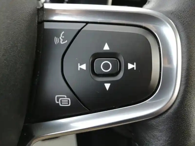 Volvo Xc40 t5 recharge 180+82 ch dct7 — photo 10