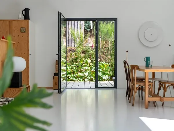 Maison d'architecte bioclimatique en ossature bois et ses ateliers créatifs