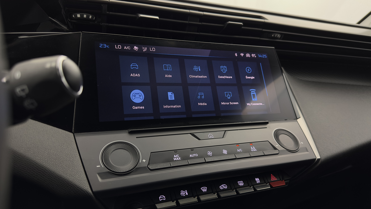 Peugeot 308 SW PHEV 180 e-EAT8 — photo 26
