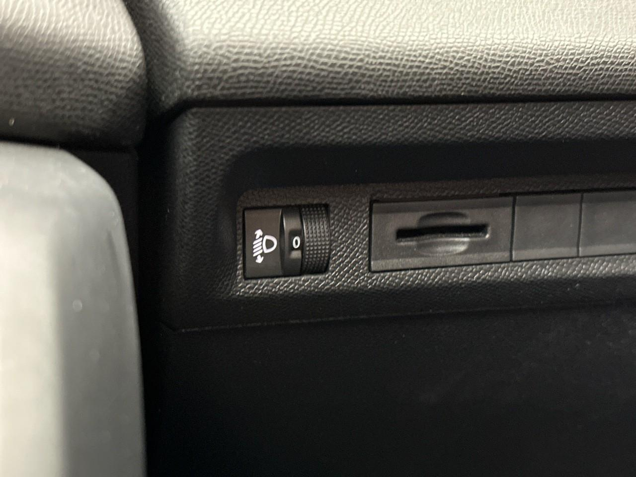 Peugeot 308 puretech 130ch s&s eat8 allure pack — photo 17
