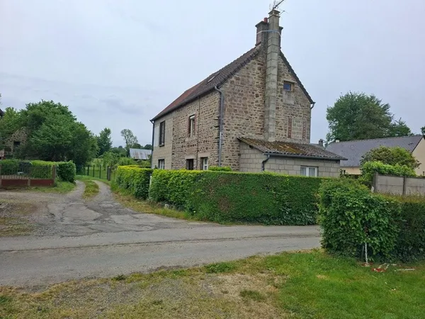 Maison en pierres, 93 m², 2 chs, terrain 522 m², Frênes