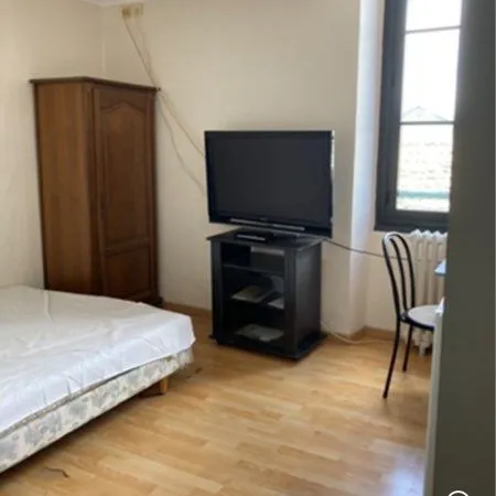 Chambre meublée