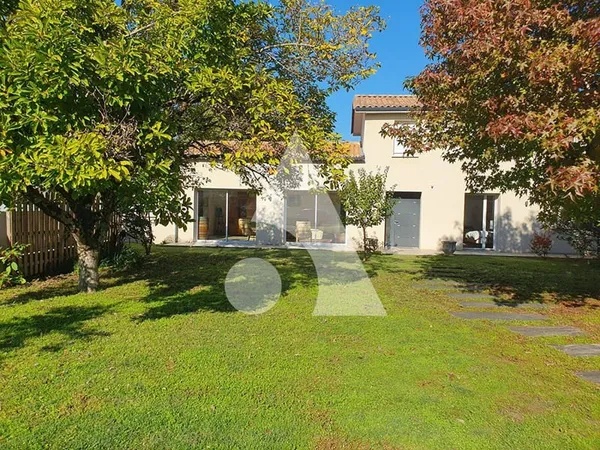 Maison 7 pièces 200 m²