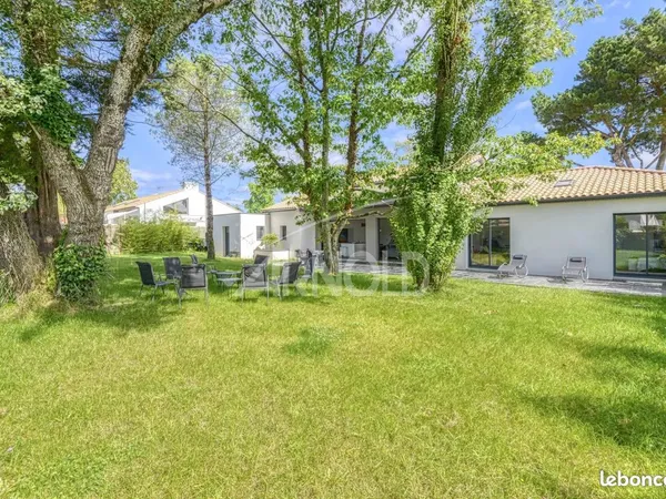 Villa 8 pièces 208 m²