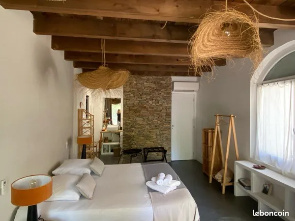 Studio meublé dans propriété proche Vauban avec parking et terrasse