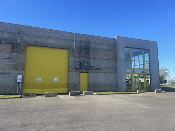 Local commercial 674 m²