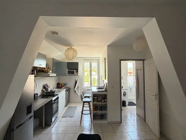 T3 de 63 m² avec terrain, dépendance et stationnements