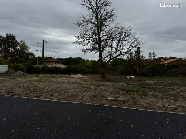 Terrain à bâtir de 603 m² à SAINT-MEDARD-EN-JALLES (33)