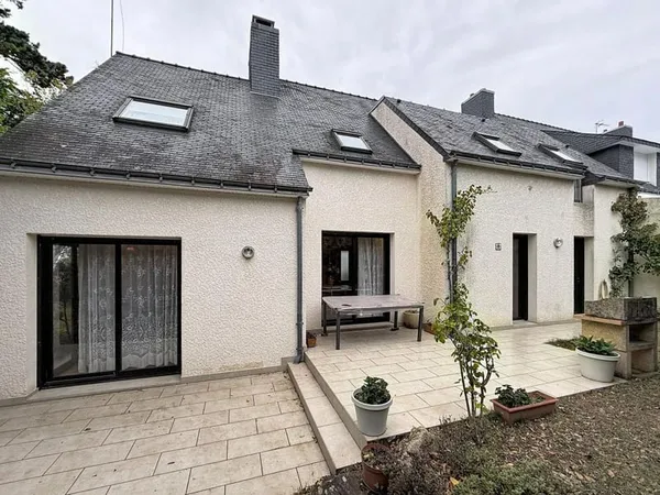 EXCLUSIVITÉ LARMOR-PLAGE : Maison familiale de 4 chambres dans un quartier calme avec jardin et gara