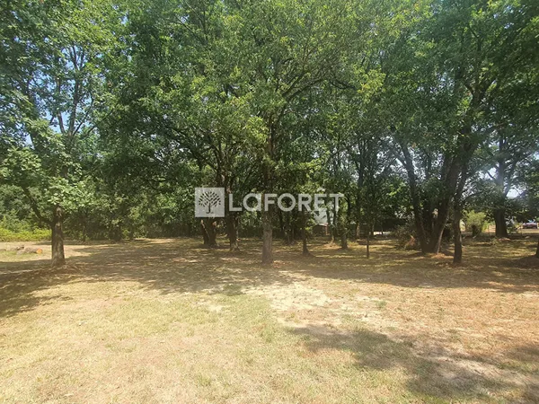 Terrain 2458 m²