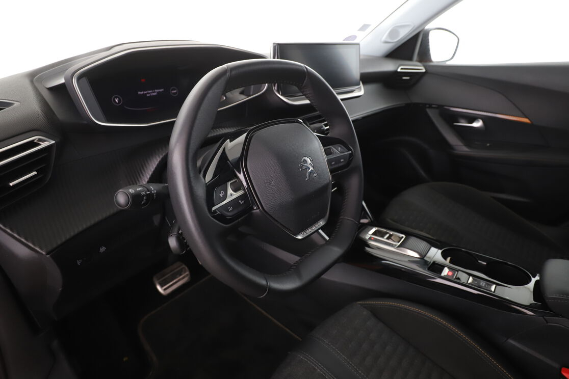 Peugeot 2008 1.2 PureTech Roadtrip EAT8 — photo 10