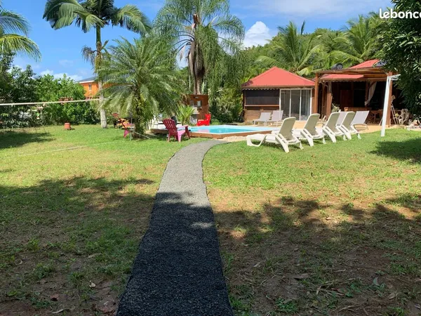 Villa de charme en bois rouge du Brésil avec bungalow indépendant meublé - 185 m² habitables, piscin