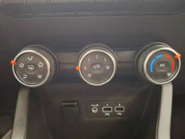 Renault Clio blue dci 85 — photo 41