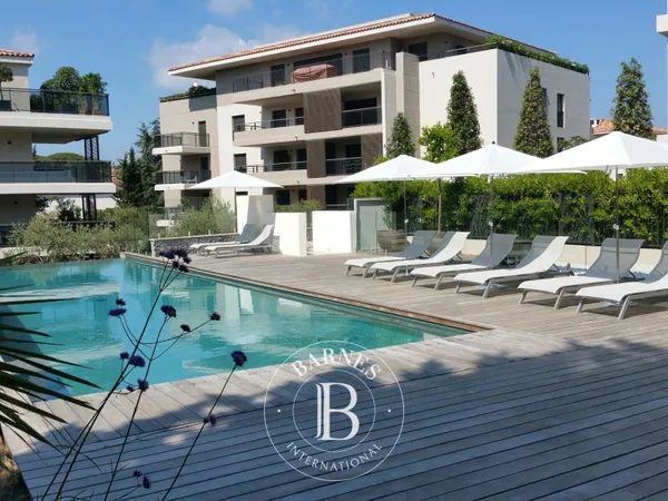 SAINT-TROPEZ - CENTRE VILLE - APPARTEMENT 2 CHAMBRES - PARKING