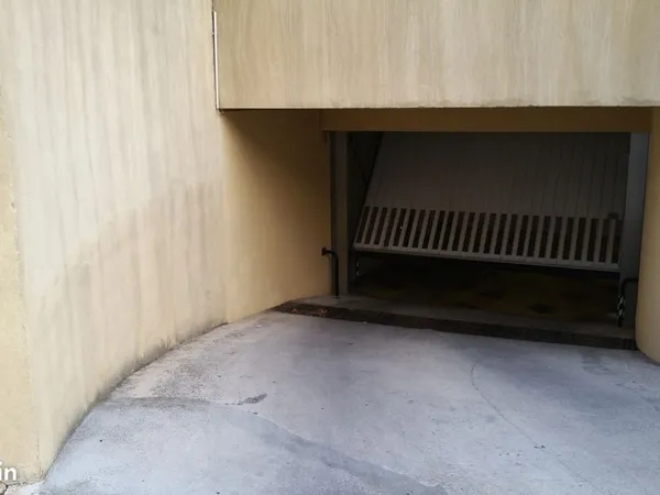 Garage 12 m2 à Hyères - motos ou petite voiture