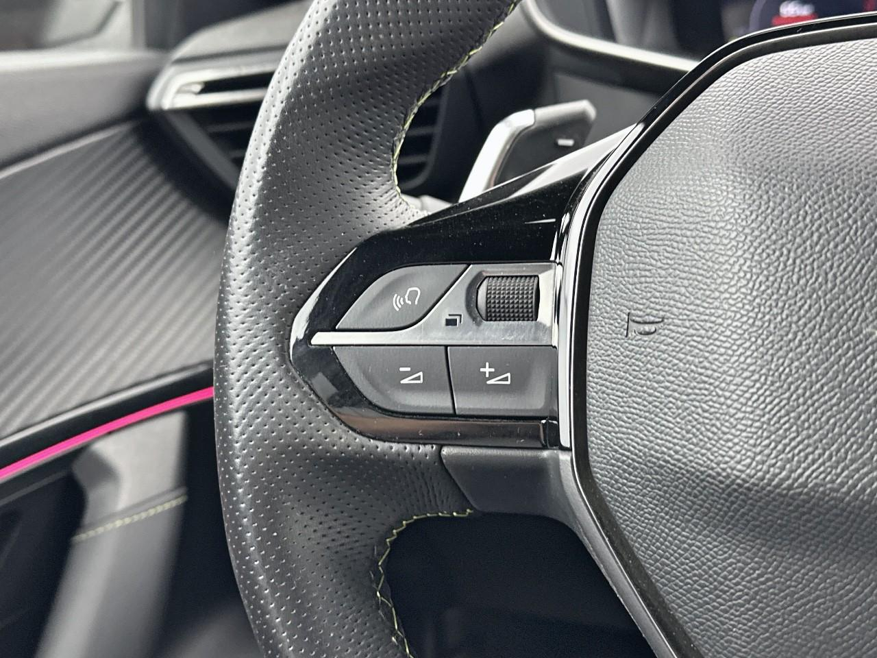 Peugeot 2008 puretech 130 s&s eat8 gt pack — photo 18