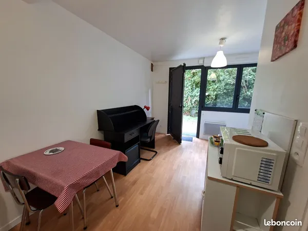 Beau studio meublé, à 2 pas de l'IUT, campus Mazier