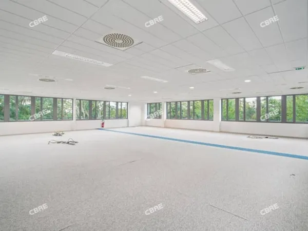 Bureau 743 m²