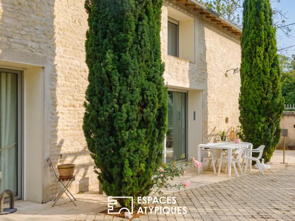 Maison ancienne rénovée et son jardin au fil du Mignon