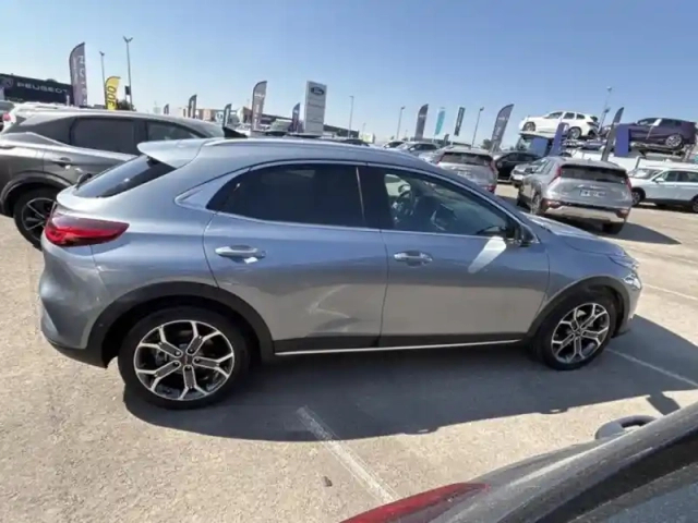 Kia Xceed 1.6 gdi 105ch + plug-in 60.5ch premium dct6 — photo 4