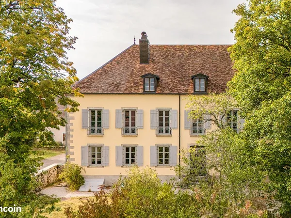 Propriété 8 pièces 570 m²