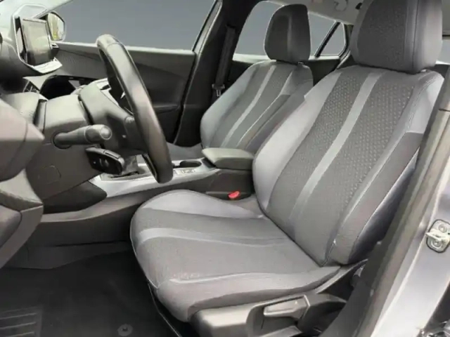 Peugeot 2008 1.2 puretech 130ch s&amp;s allure — photo 9