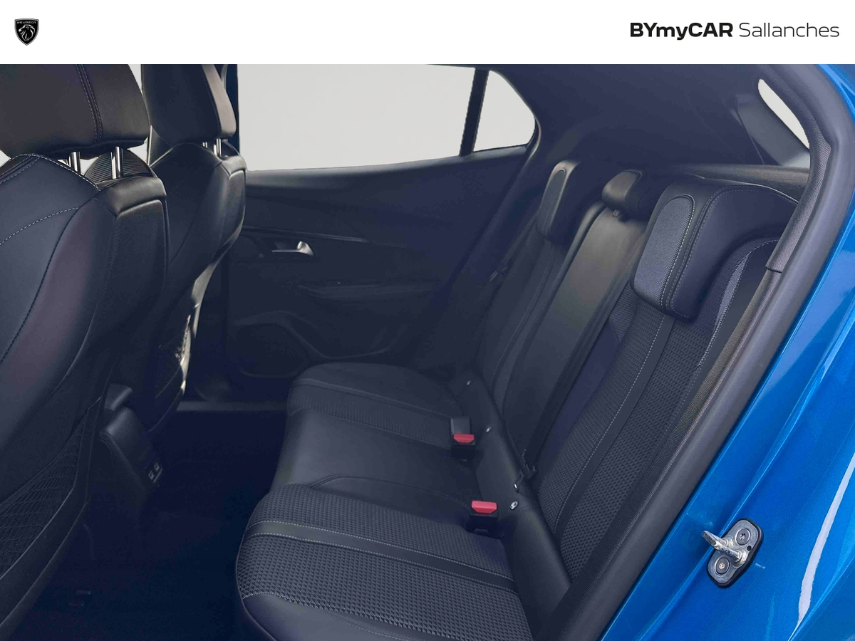 Peugeot 2008 PureTech 130 S&amp;S EAT8 — photo 18