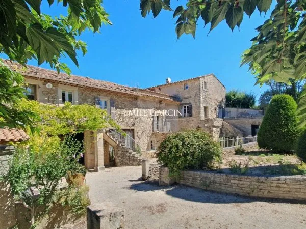 A vendre - Authentique Mas à restaurer