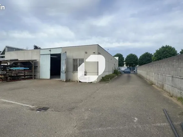 Local d'activité 274 m²