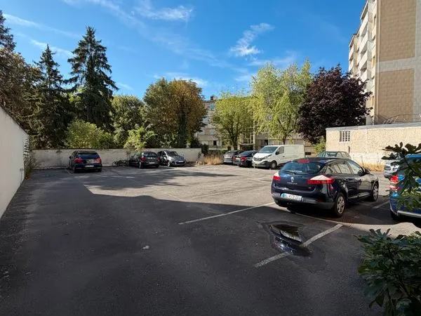 Place de parking extérieure