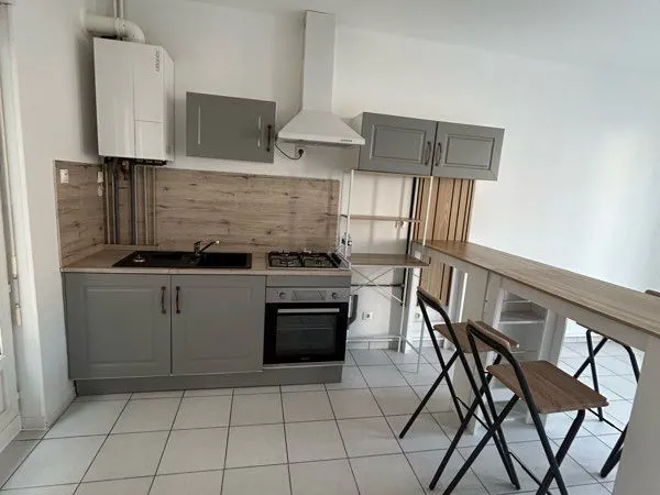 À louer maison 2 chambres avec une petite courette