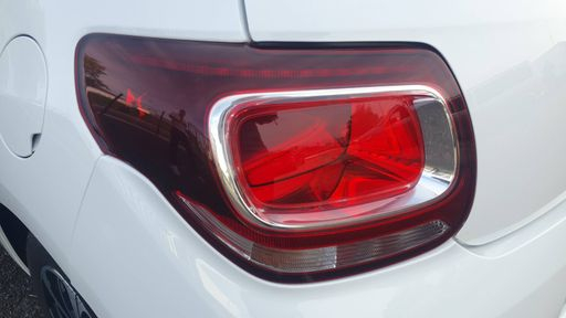 DS DS3 1.2 PureTech 110 - Connected Chic – 2018 – 122795 km – Essence – Boîte Manuelle — photo 14