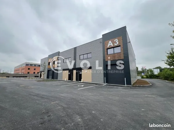 Local d'activité 304 m²