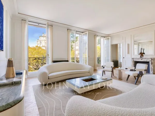 Superbe appartement de réception prêt à vivre Place d'Iéna