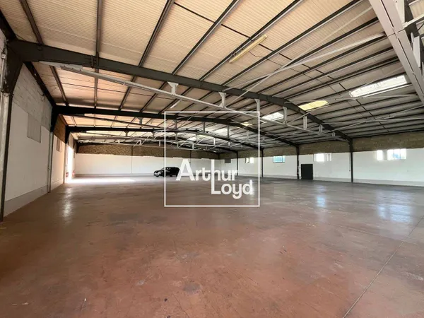Local d'activité 1220 m²