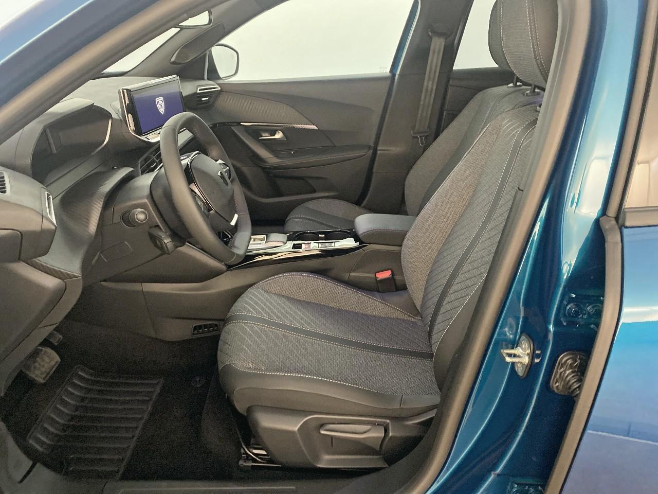 Peugeot 2008 hybrid 145 ch e-dcs6 allure — photo 9