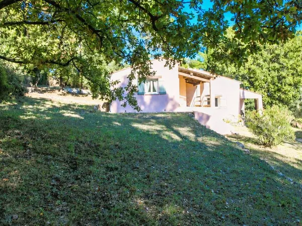 Villa sur 2190m² à Figanières.