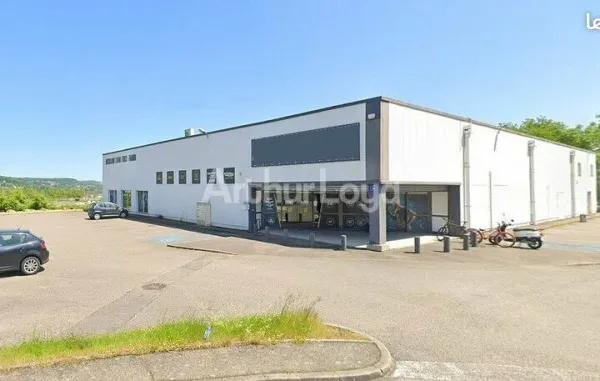Local commercial 1 397 m²