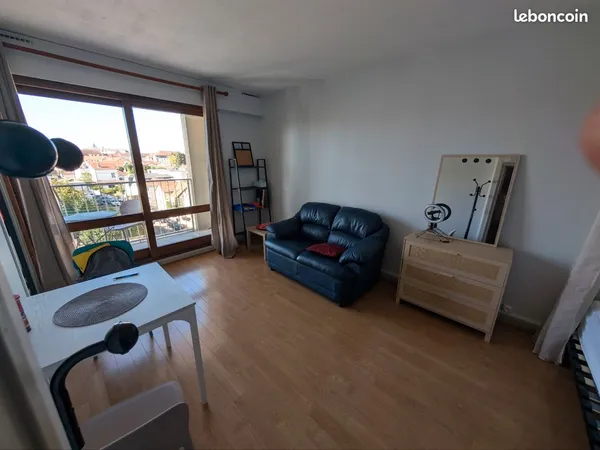 T1 bis 28 m² rénové avec balcon & parking